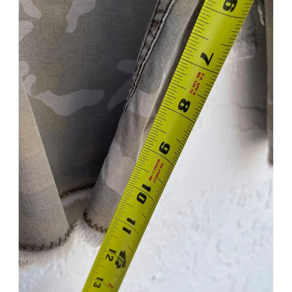 Gap Mens Drawstring Loose Fit Outdoor Cargo Shorts Khakis Brown Camo Sz L - Picture 9 of 16